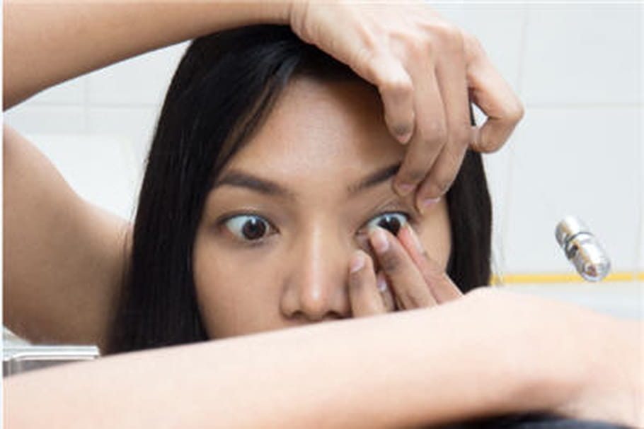 Elle perd la vue après avoir porté les mêmes lentilles pendant six mois