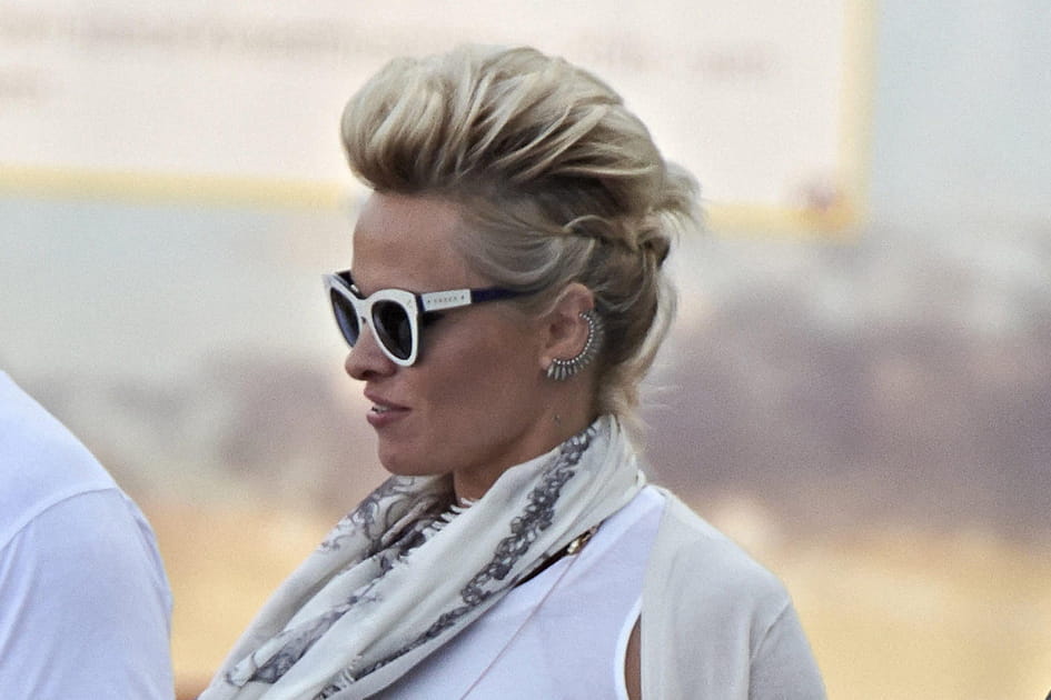 La coupe courte rock de Pamela Anderson