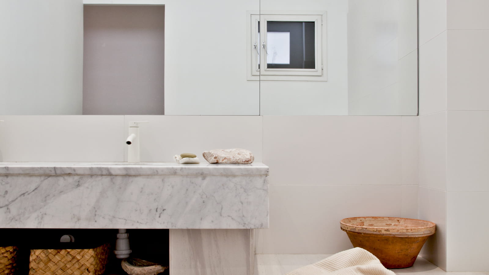 Salle de bains blanche