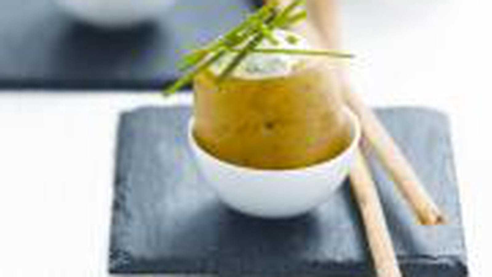 Pommes de terre à la coque, crème de ciboulette