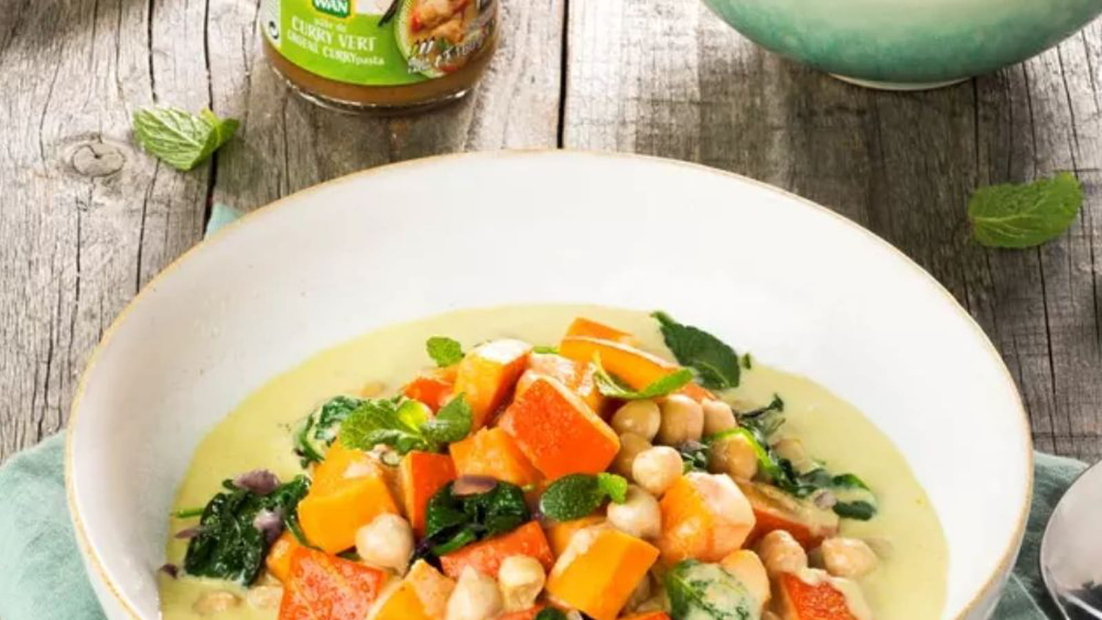 Curry vert de potimarron, pois chiches, épinards et patate douce