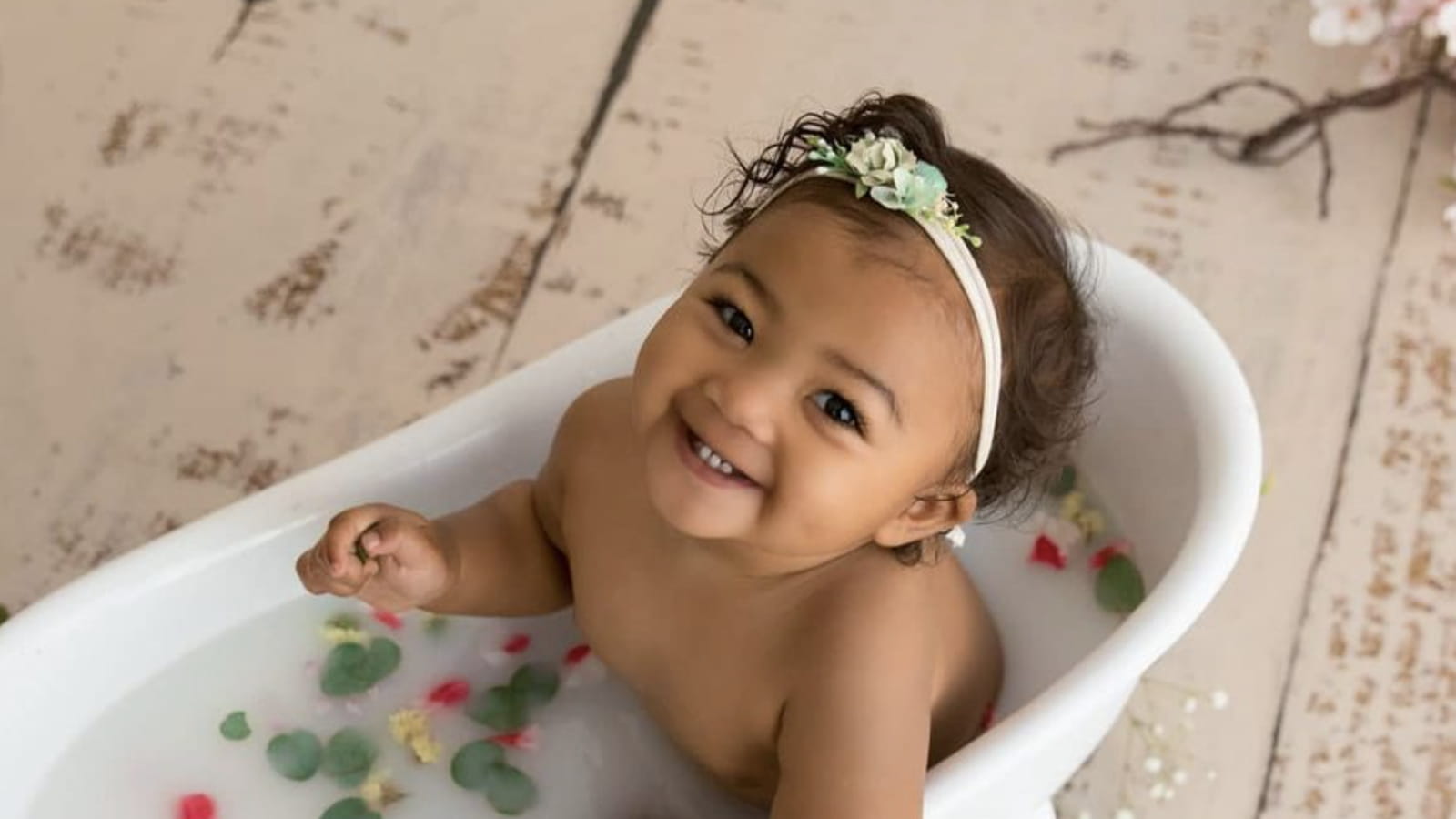 Bébé mignon et heureux