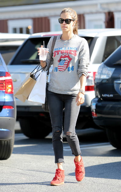 Alessandra Ambrosio et son sweat rock'n'roll