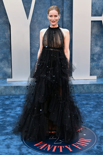 Leslie Mann en robe noire en tulle Oscar de la Renta