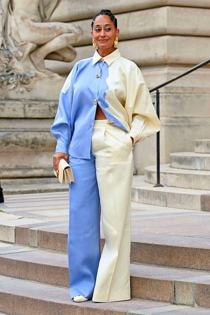 Tracee Ellis Ross en ensemble blanc et jaune au défilé Schiaparelli haute couture automne-hiver 2023-2024