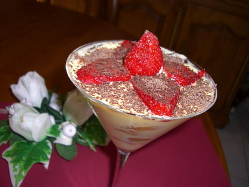 Tiramisu à la fraise, chocolat noir et kirsch