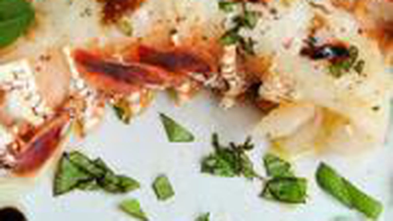 Queues de langouste au beurre de basilic
