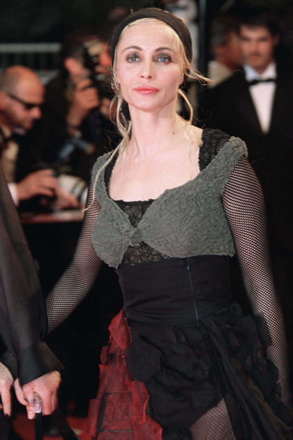 Emmanuelle Béart en robe à superpositions