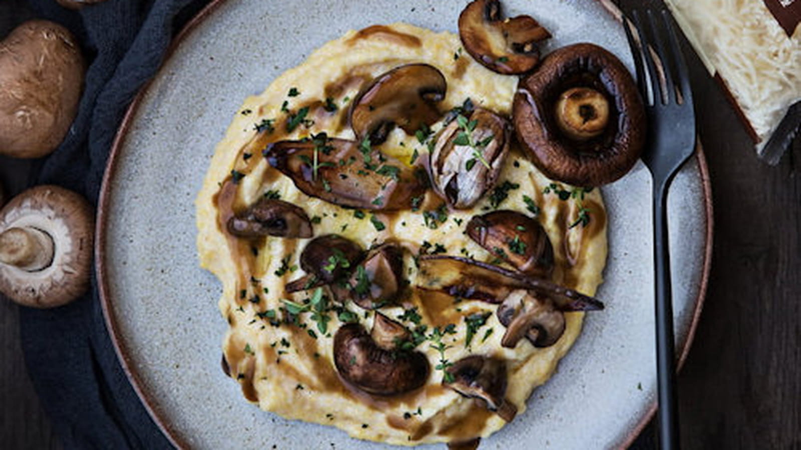 Polenta crémeuse au Gruyère France IGP râpé Entremont et champignons poêlés