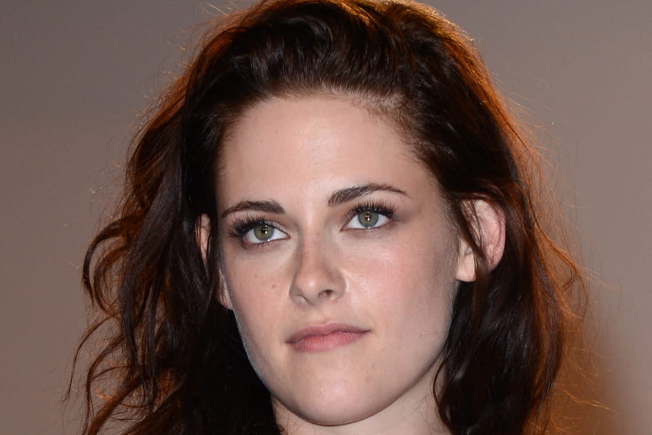 Les cheveux longs auburn de Kristen Stewart