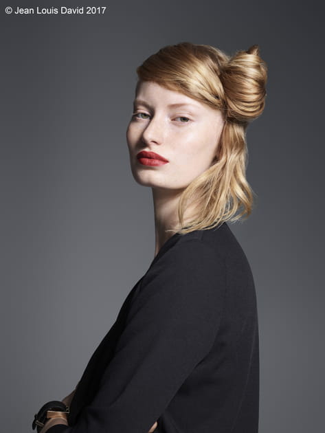 Chignon asym&eacute;trique