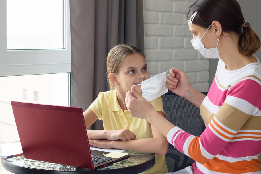 Enfant cas contact Covid : test, isolement, que faire ?