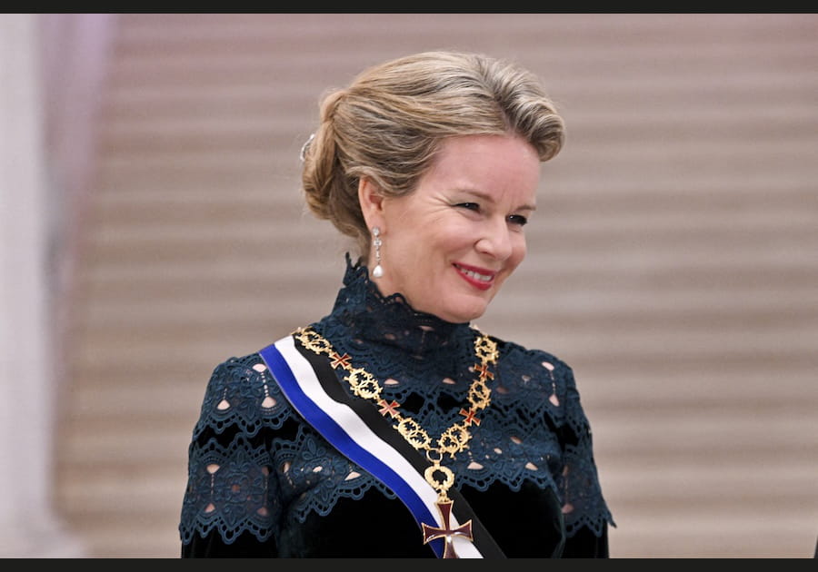 La bouche carmin de Mathilde de Belgique