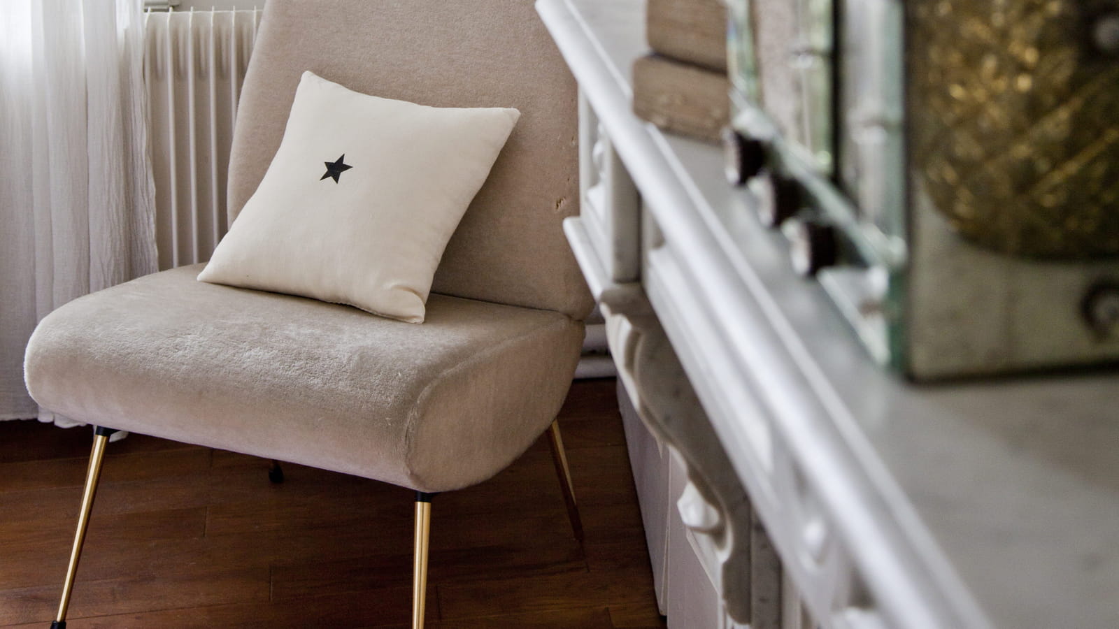 Fauteuil en velours immaculé 