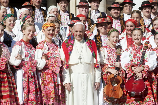 Le Pape Fran&ccedil;ois par&eacute; des couleurs de la Croatie