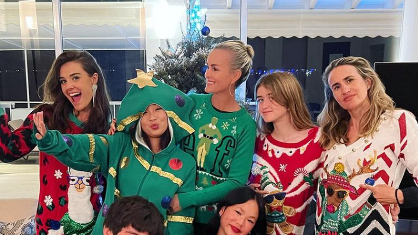 Jessica Mazoyer, Aliosha Lespert, Jade Hallyday, Laeticia Hallyday, Joy Hallyday, Alcea Boudou et 'Adeline Lanneluc-Sanson