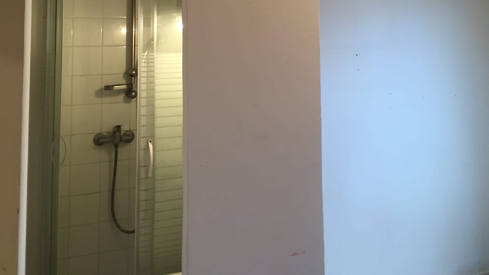 Salle d'eau avant 