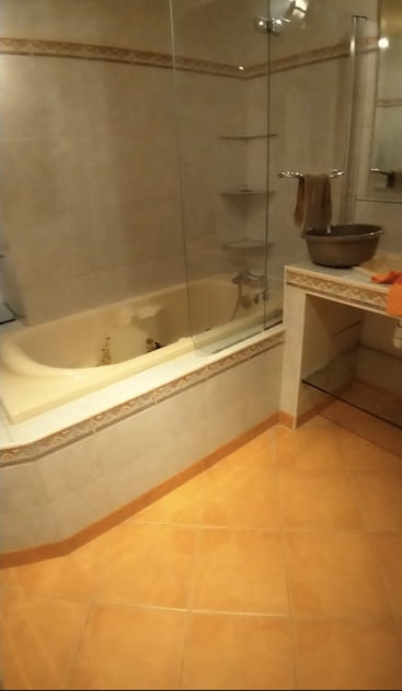 Avant&nbsp;: une salle de bains &agrave; l'ancienne