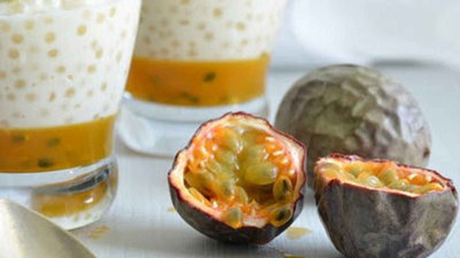 Verrines aux perles du Japon, gelée de fruits de la passion, kiwi