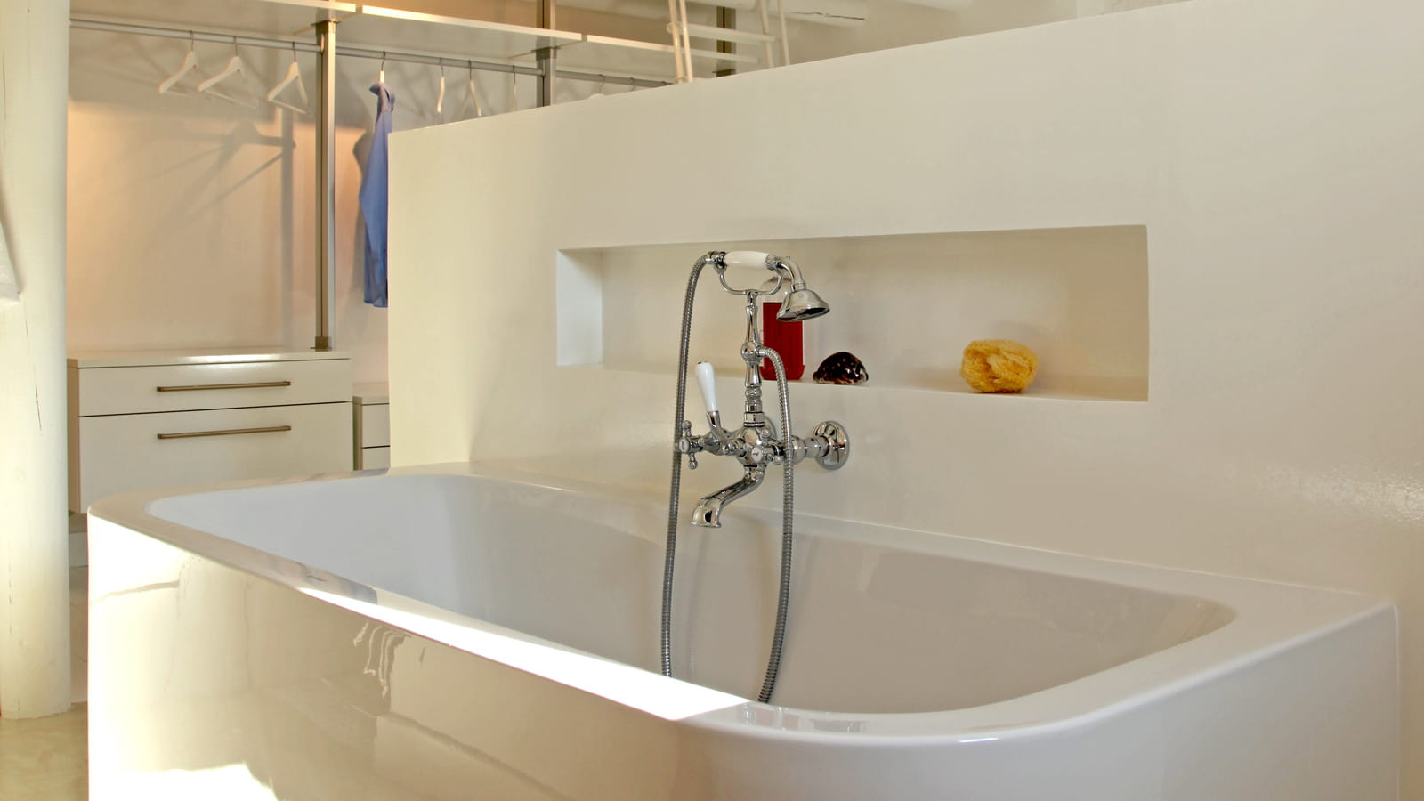 Baignoire dans la chambre