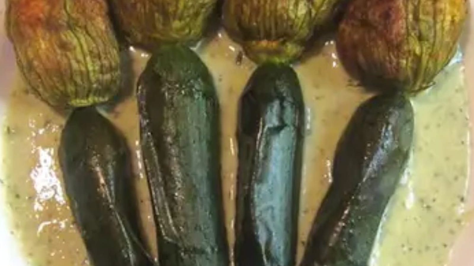 Fleurs de courgettes farcies à la viande et aux herbes de Provence