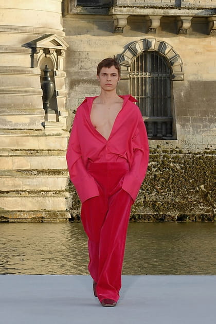 Look 22&nbsp;du d&eacute;fil&eacute; Valentino haute couture automne-hiver 2023-2024