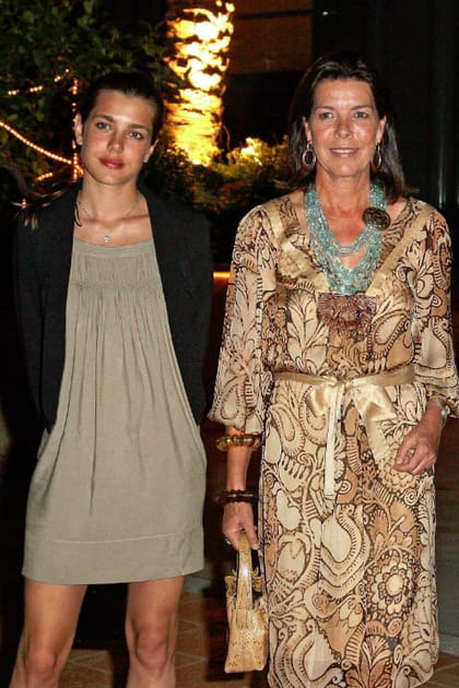 Caroline de Monaco en robe imprim&eacute;e