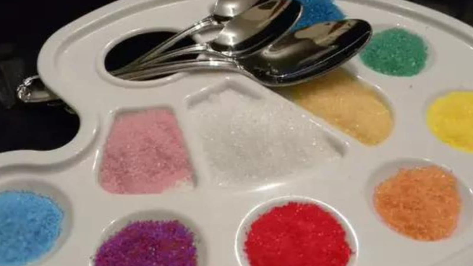 Sucres colorés et aromatisés
