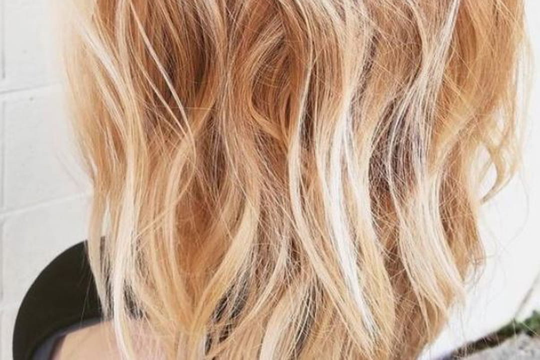 Balayage blond polaire sur cheveux roux