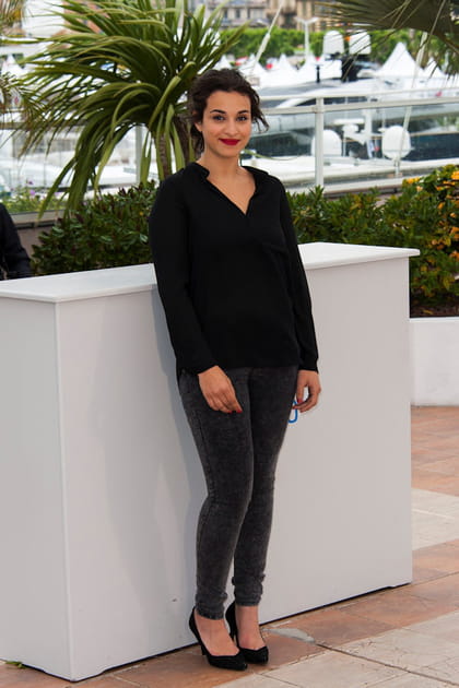 Cam&eacute;lia Jordana en chemise noire