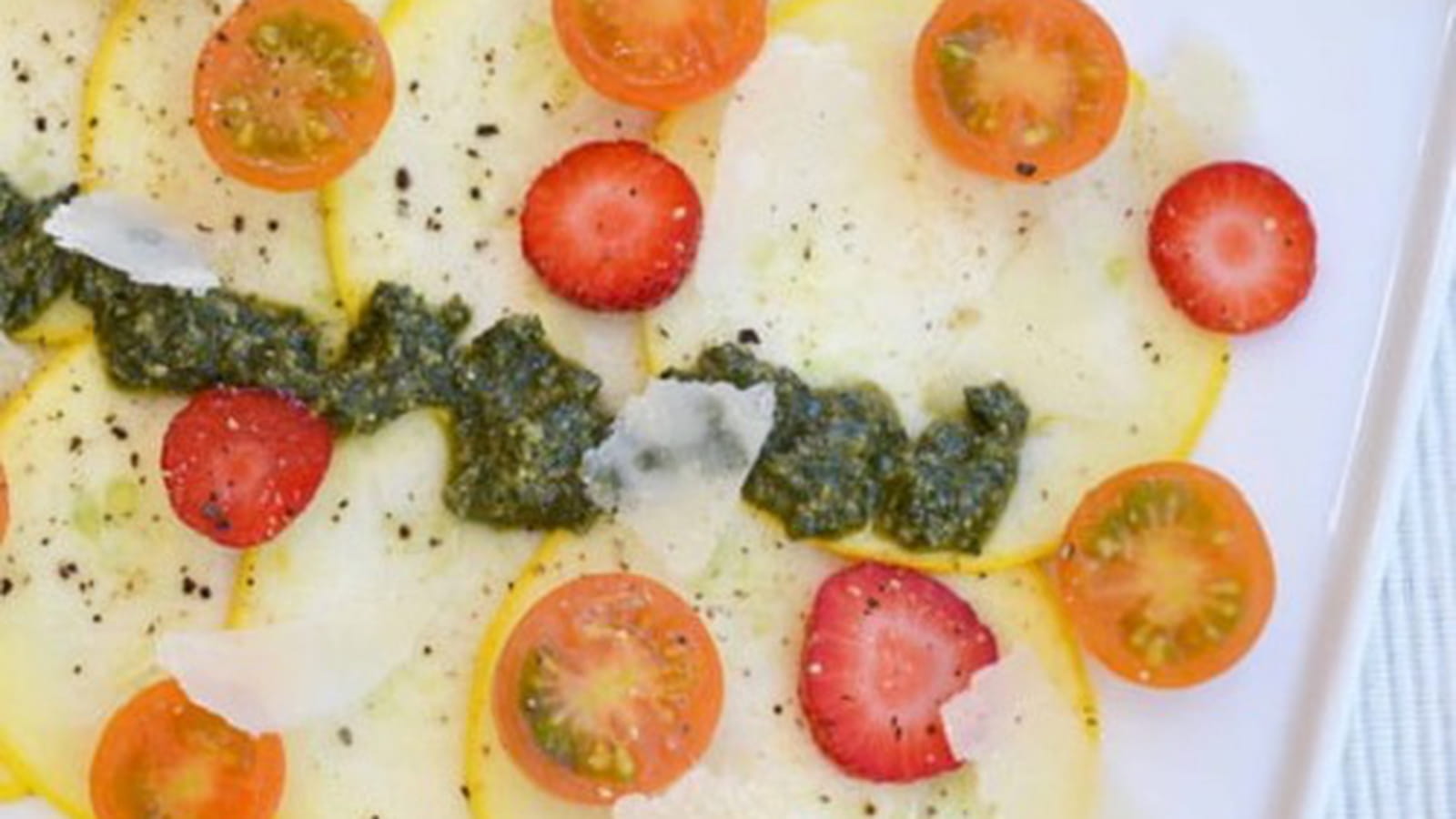 Carpaccio de courgette ronde marinée au citron vert et pesto de menthe
