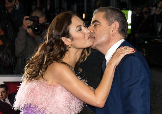 Big bisou bien baveux pour Olga Kurylenko et Rowan Atkinson