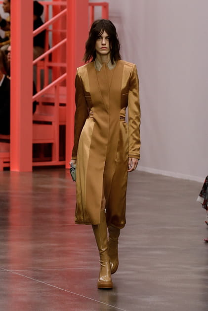 Look&nbsp;12&nbsp;du d&eacute;fil&eacute; Fendi