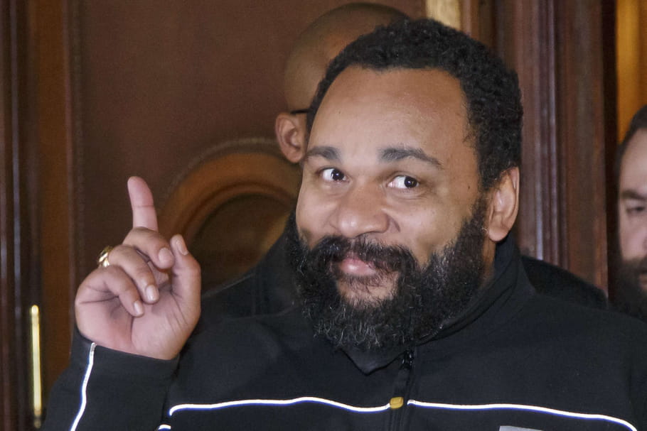 Dieudonné incite son public "atteint du virus" à contaminer la police