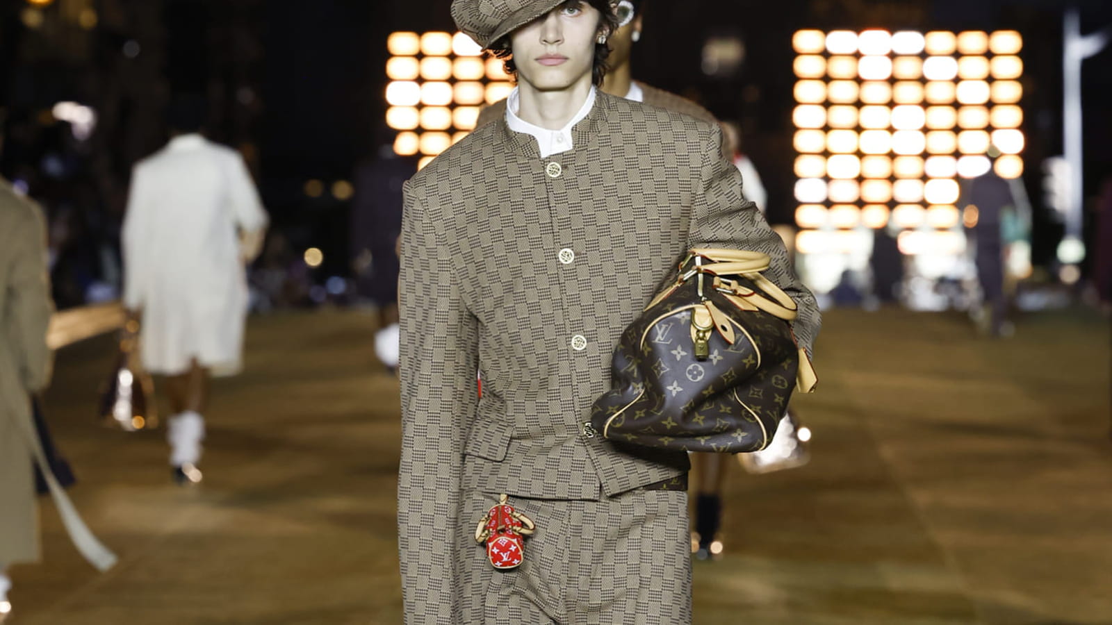 Look 60
