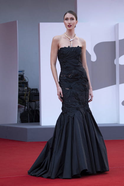 Anna Cleveland en robe bustier