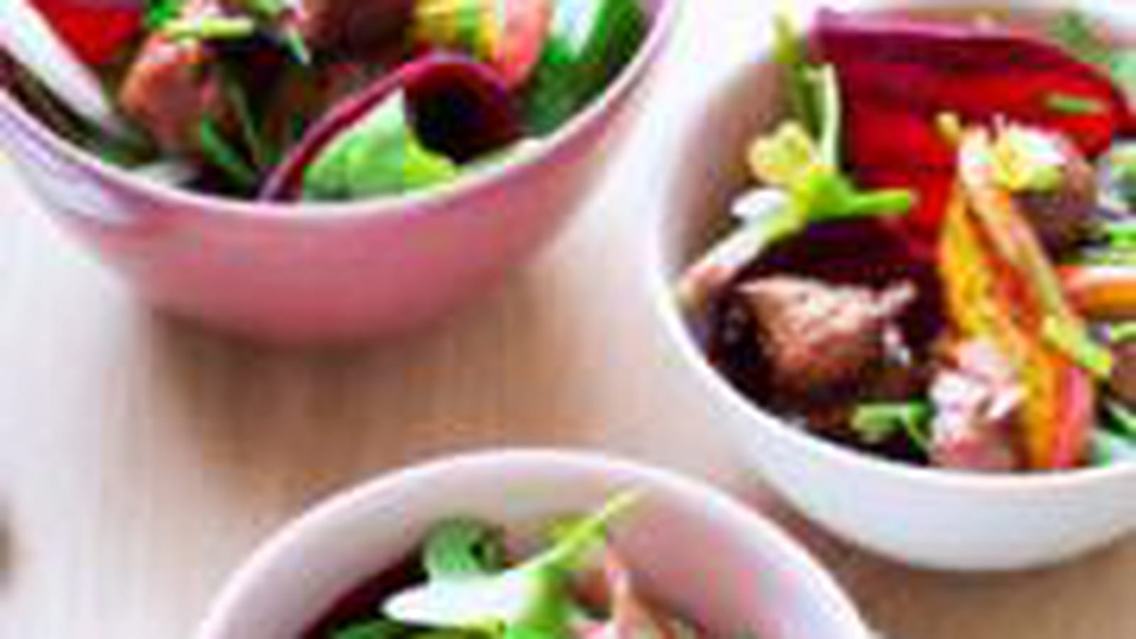 Salade tiède au foie de veau laqué au miel