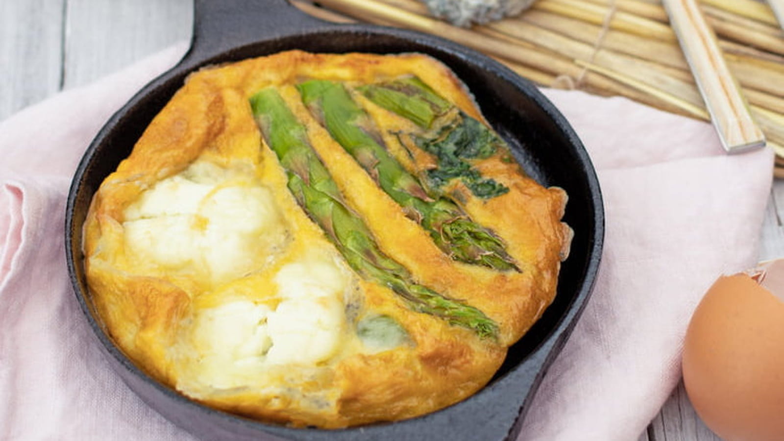Frittata aux asperges et au Sainte-Maure-de-Touraine AOP