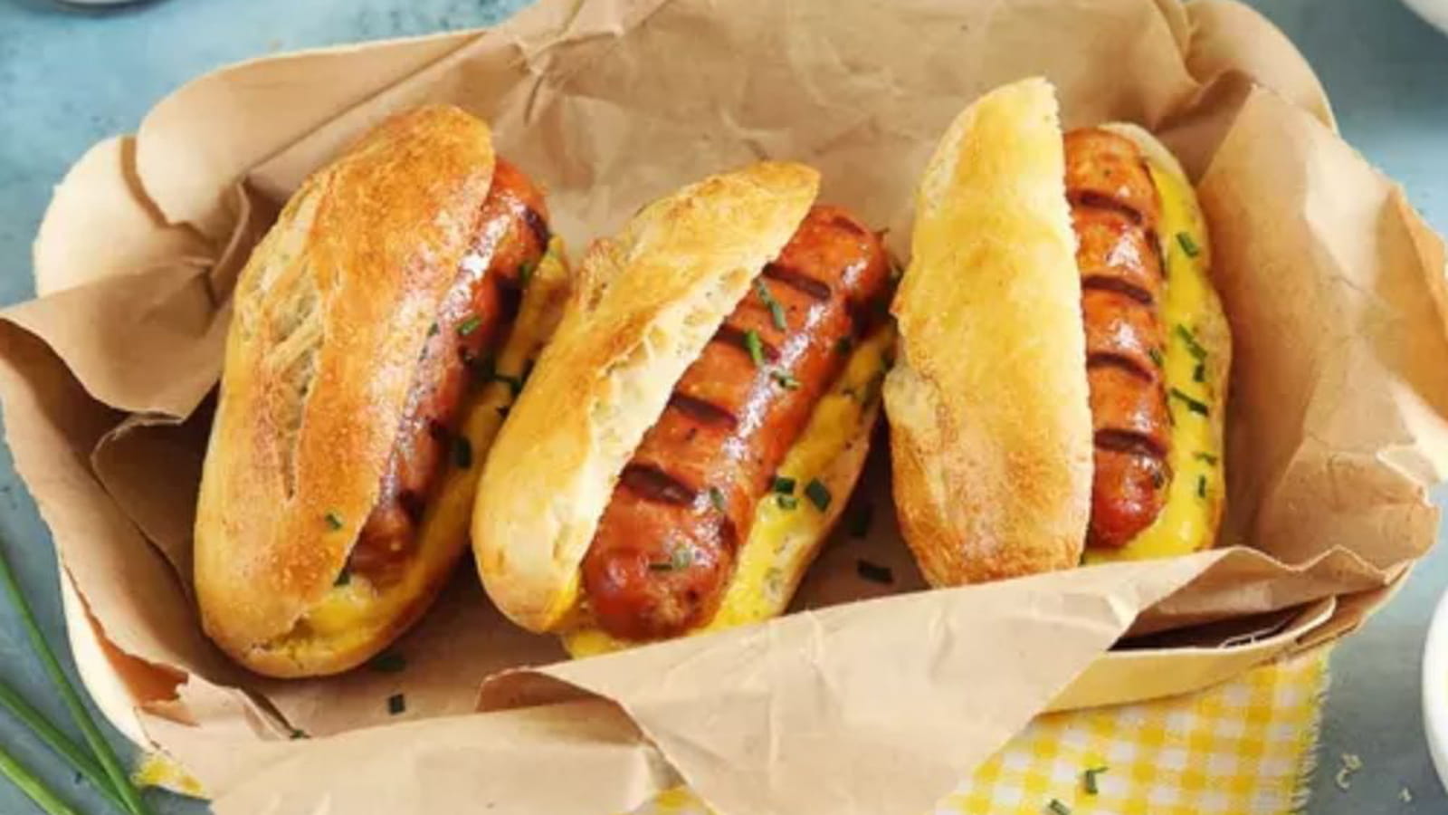 Mini-hot dog, ketchup jaune