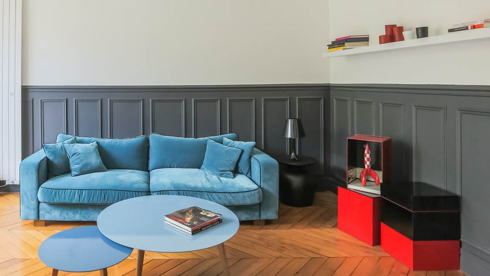 Boiseries gris foncé