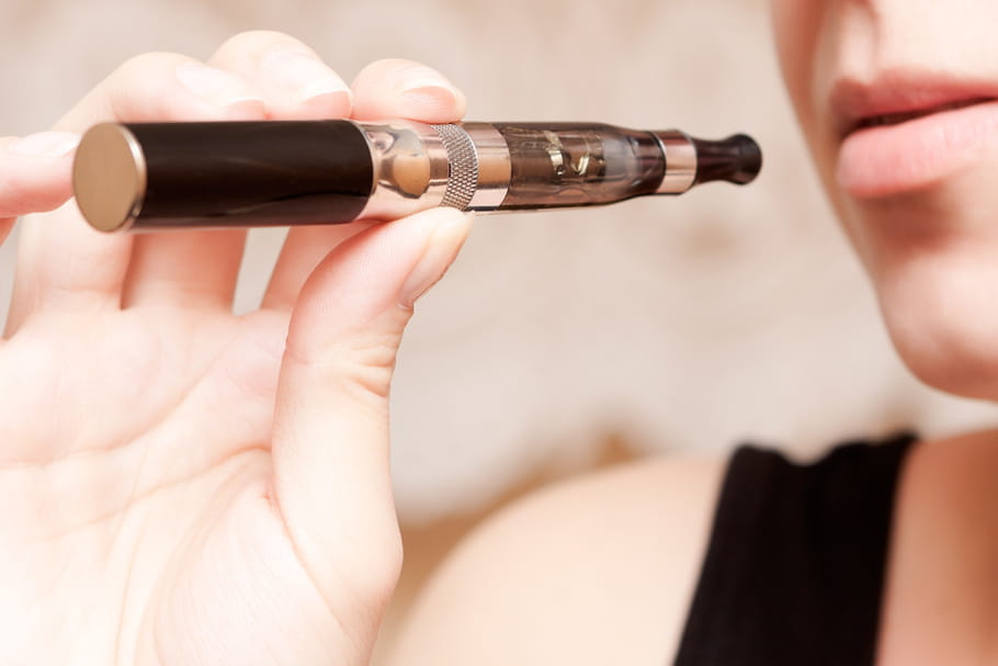 Cigarette électronique : danger, effets, utile pour arrêter de fumer ?