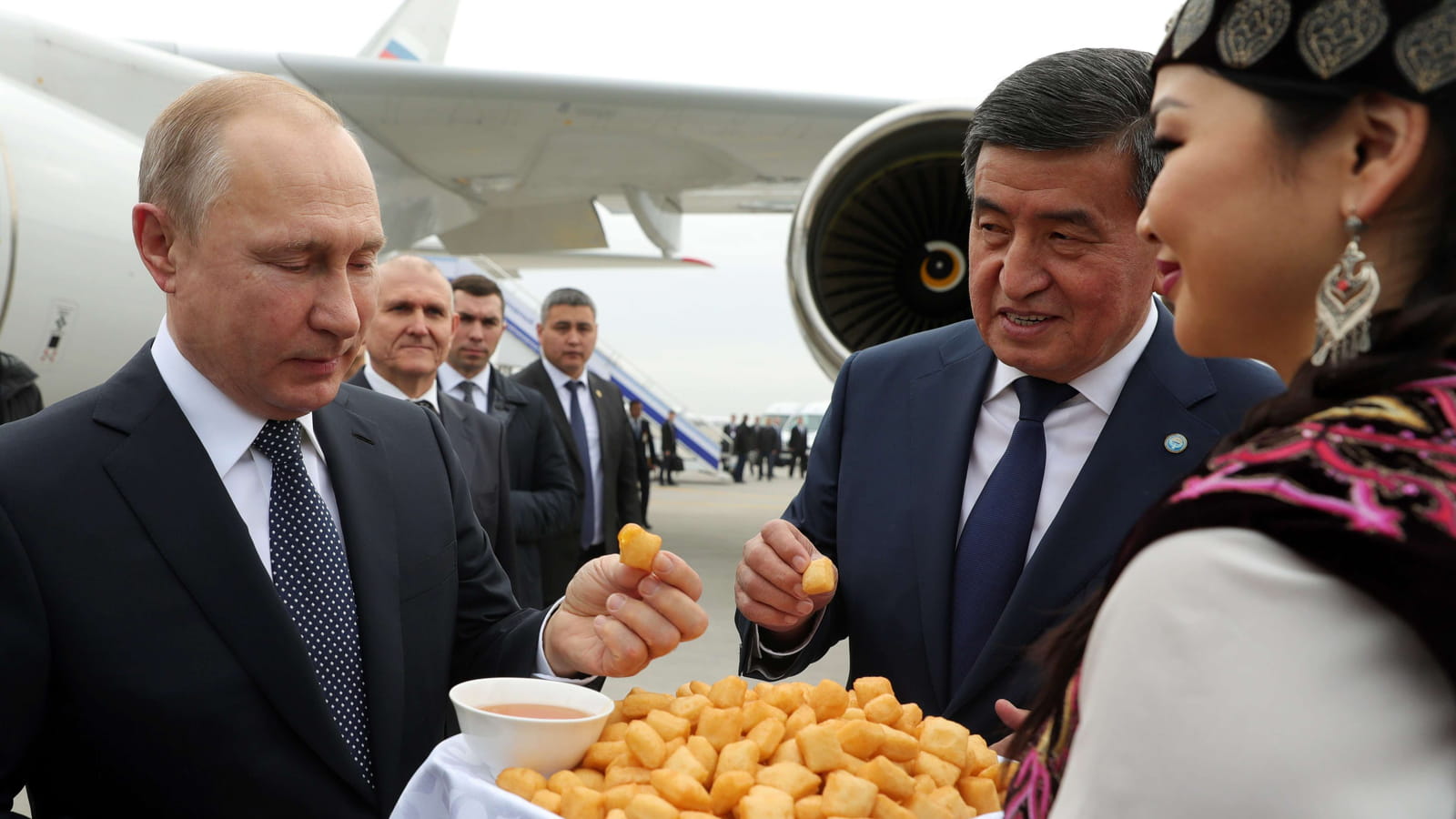 Vladimir Poutine et le président kirghize Sooronbai Jeenbekov