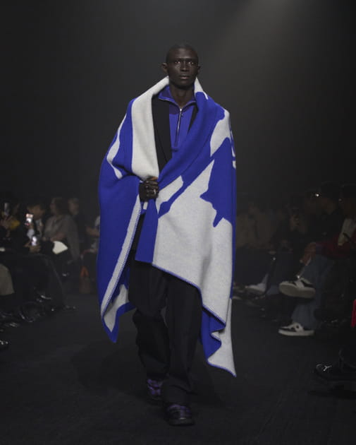 Look 33&nbsp;du d&eacute;fil&eacute; Burberry