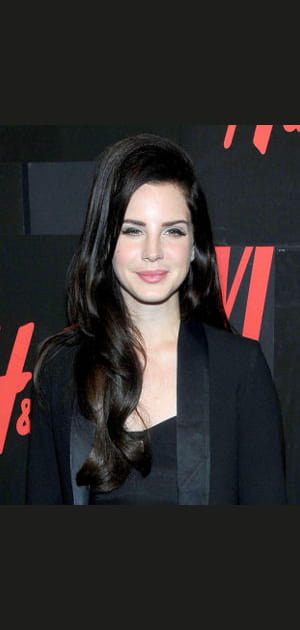 Stars et coloration : Lana del Rey en brune