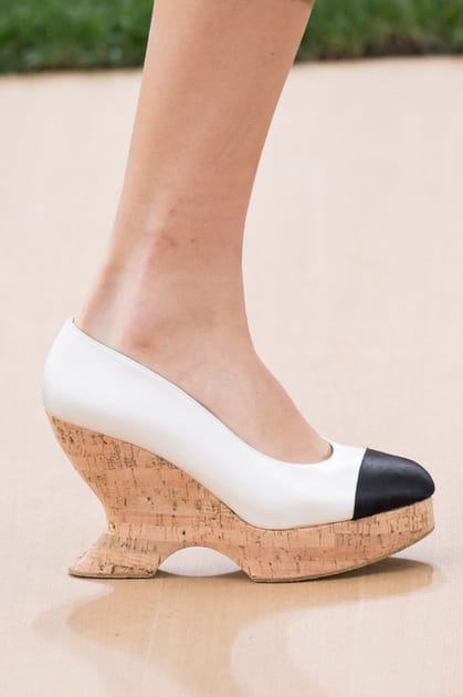 Slingback compens&eacute;es du d&eacute;fil&eacute; Chanel