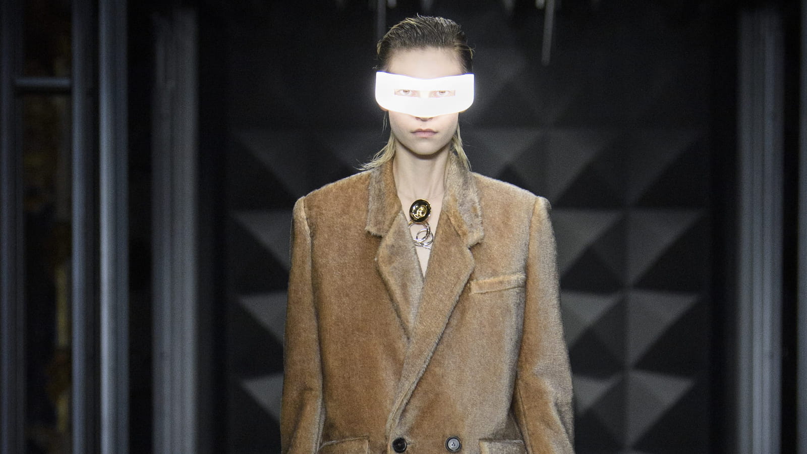 Look 15