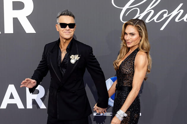 Robbie Williams et sa femme Ayda Field main dans la main au gala de l'amfAR