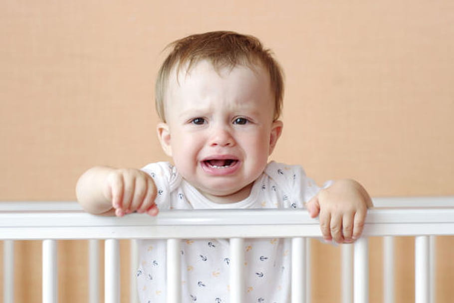 Mon enfant met du temps à s'endormir le soir : comment l'aider ?