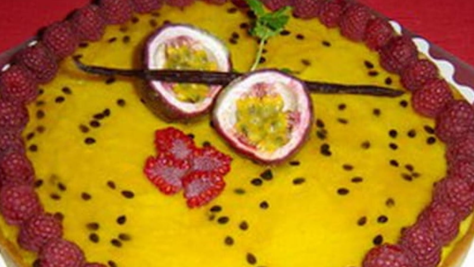 Tarte aux fruits de la passion et à la framboise
