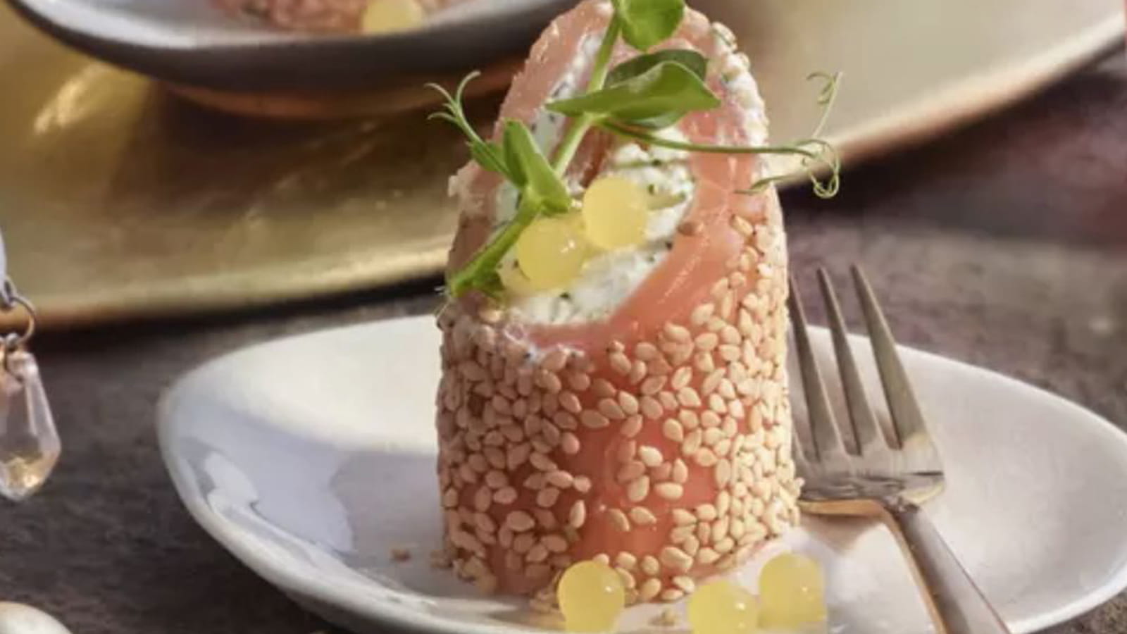 Apéro bûches au saumon fumé et graines de sésame